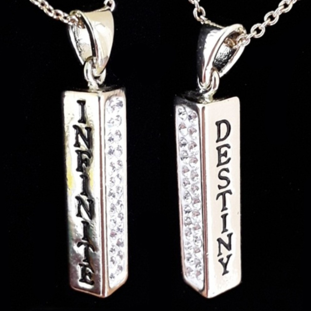 NWOT Crystal and Gold Infinite Destiny 18" Necklac